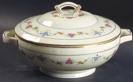 Patricia (Coronado) Round Covered Vegetable