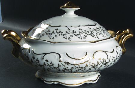 Baroque Style Round Covered Vegetable