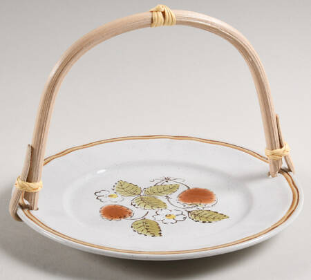 Berries 'N Cream 5 3/8"-5 5/8" Bamboo Handled Serving Plate  HC