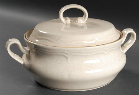 The Classics Round Covered Vegetable