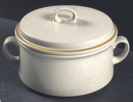 Garden Festival 2 Qt Round Covered Casserole