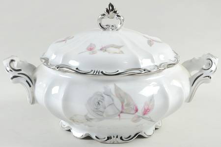 Dresden Round Covered Vegetable