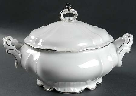Margaret (Platinum Trim) Round Covered Vegetable