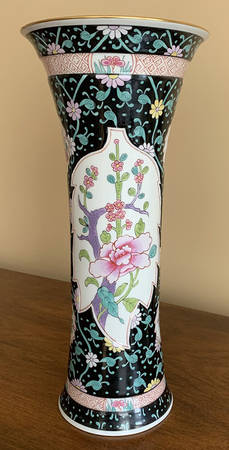 Black Dynasty (Sn) 10" Vase