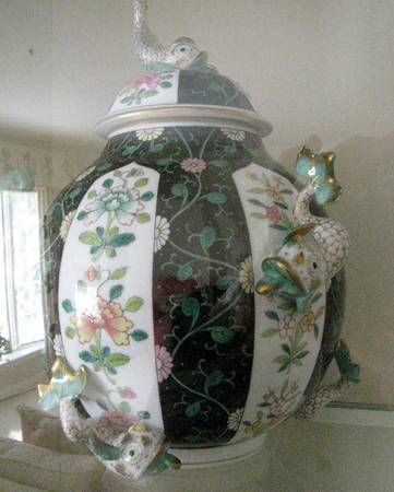 Black Dynasty (Sn) Large Temple Jar & Lid