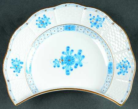 Blue Garden (Wb) Crescent Salad Plate