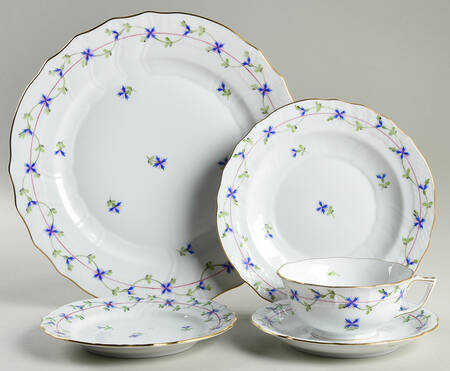 Blue Garland (PBG) 40  Piece Estate Set