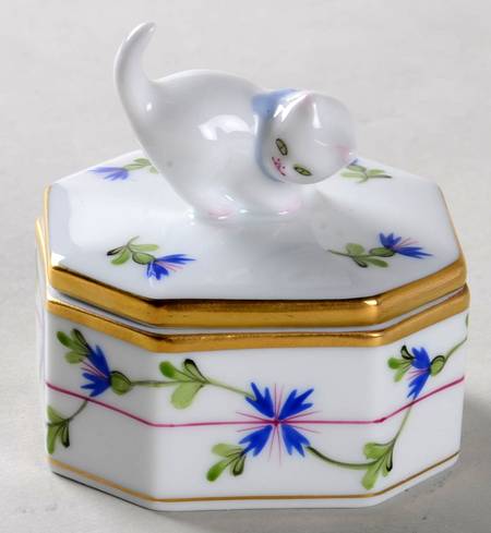 Blue Garland (PBG) Octagonal Box & Lid