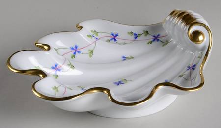 Blue Garland (PBG) Shell Shaped Dish