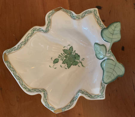Chinese Bouquet Green (AV) Extra Large Leaf Dish