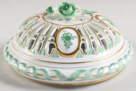 Chinese Bouquet Green (AV) Li for Openwork Biscuit Box