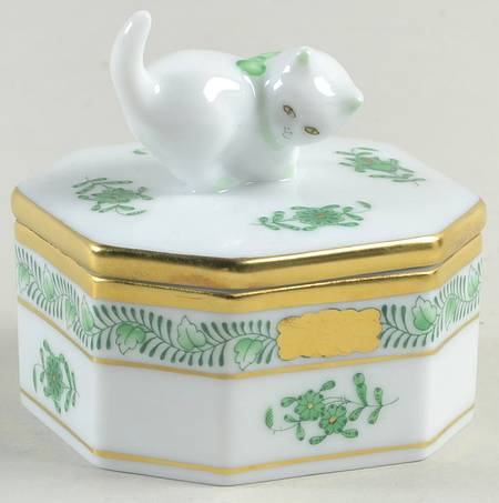 Chinese Bouquet Green (AV) 2" Octagonal Box & Lid