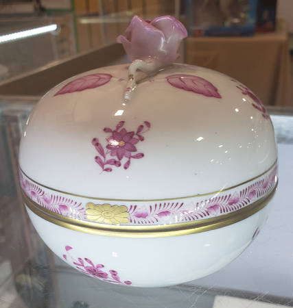 Chinese Bouquet Raspberry (AP) 4" Round Box & Lid