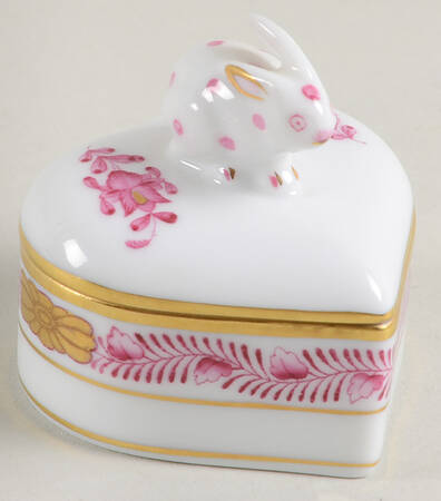 Chinese Bouquet Raspberry (AP) Small Heart Shape Box & Lid