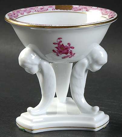 Chinese Bouquet Raspberry (AP) Bonbonniere with Triangle Base & Faces