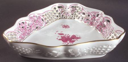 Chinese Bouquet Raspberry (AP) Triangular Open Weave Basket