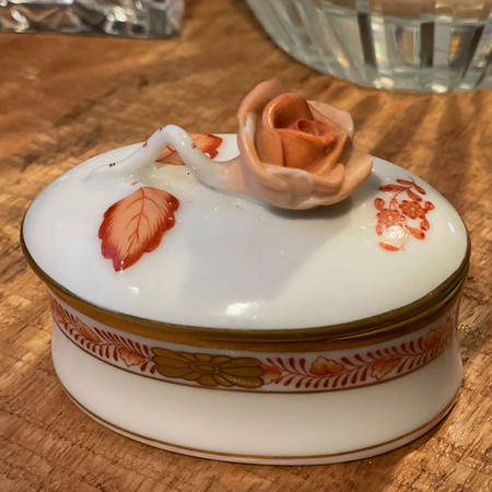 Chinese Bouquet Rust (AOG) Box-Oval/With Lid-Mini 3"