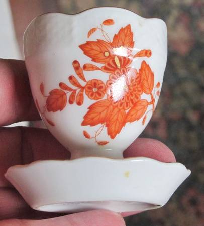 Chinese Bouquet Rust (AOG) Single Egg Cup