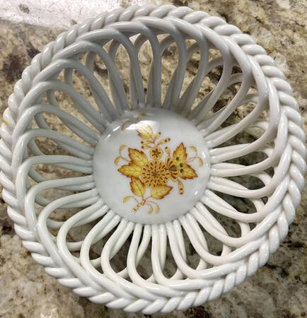 Chinese Bouquet Yellow (AJ) Open Weave Basket