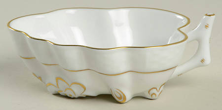Golden Edge Newer (HDE) Leaf Shaped Dish