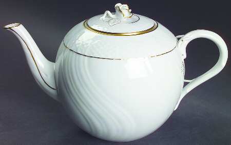 Golden Edge Newer (HDE) Teapot & Lid