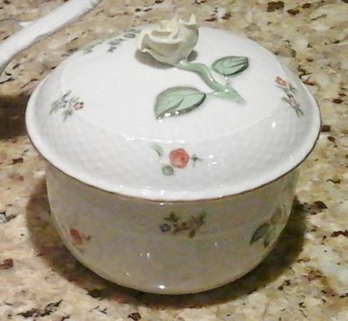 HER5 Sugar Bowl & Lid