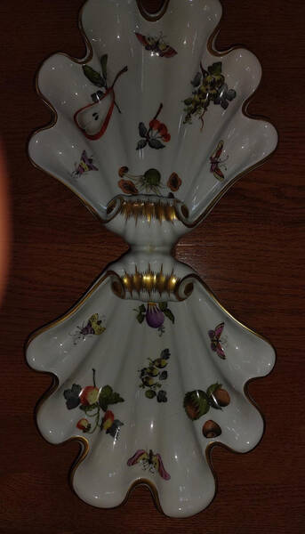 Market Garden (FR) 2 Part Shell Shaped Dish