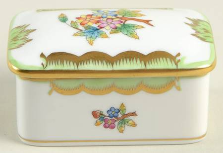 Queen Victoria (Green Border) Trinket Box & Lid