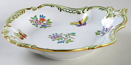 Queen Victoria (Green Border) Rococo/Wave Dish