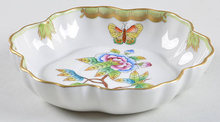 Queen Victoria (Green Border) Small Melon Bowl