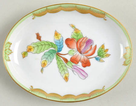 Queen Victoria (Green Border) 4" Oval Ashtray