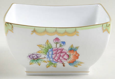 Queen Victoria (Green Border) 5" Square Bowl