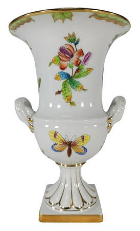 Queen Victoria (Green Border) 9" Footed Urn