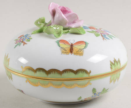 Queen Victoria (Green Border) Bon Bon & Lid