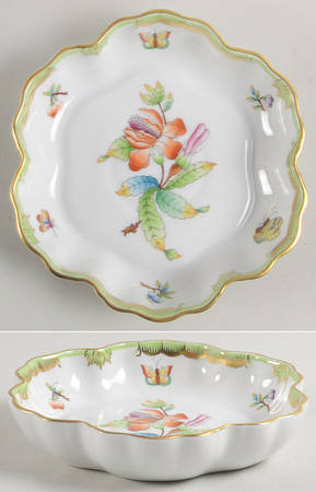 Queen Victoria (Green Border) 5" Scalloped Tray