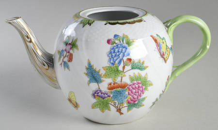 Queen Victoria (Green Border) Teapot No Lid