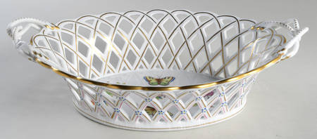 Queen Victoria (Green Border) 13" Oval Basin