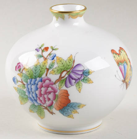 Queen Victoria (Green Border) 6" Square Vase
