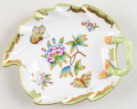 Queen Victoria (Green Border) 5" Leaf Dish