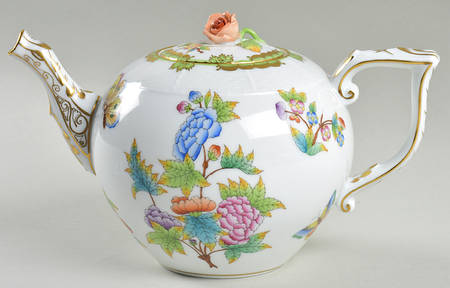Queen Victoria (Green Border) Teapot & Lid