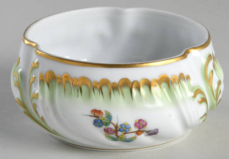 Queen Victoria (Green Border) 5" Embossed Bon Bon No Lid