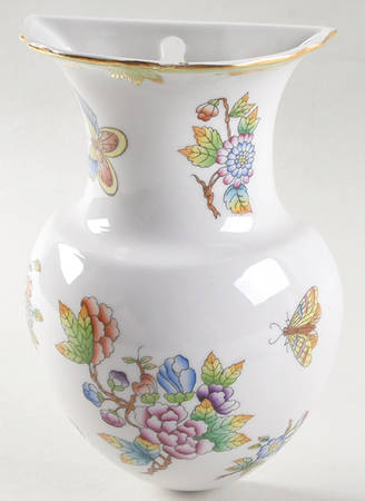 Queen Victoria (Green Border) 6" Wall Pocket Vase