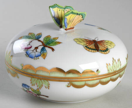Queen Victoria (Green Border) Bon Bon & Lid