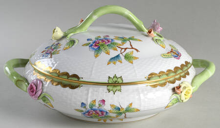 Queen Victoria (Green Border) Round Covered Vegetable