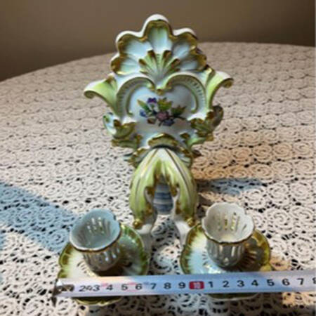 Queen Victoria (Green Border) Double Light Wall Sconce