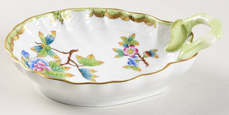 Queen Victoria (Green Border) Shell Shaped Dish