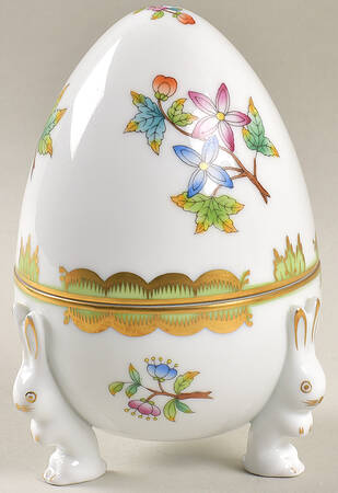 Queen Victoria (Green Border) Egg Bon Bon with Bunny Feet & Lid