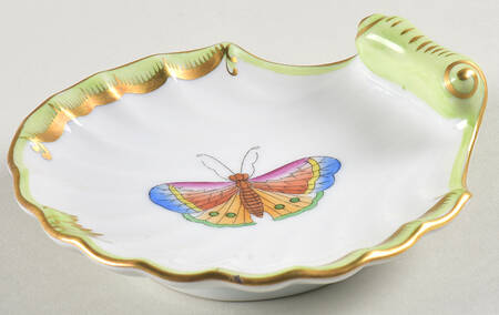 Queen Victoria (Green Border) 4" Shell Shaped Dish
