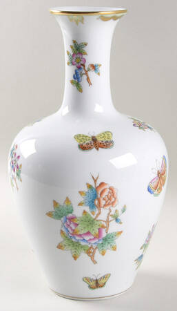 Queen Victoria (Green Border) 10" Vase