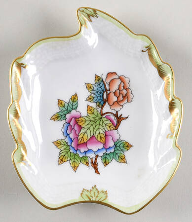 Queen Victoria (Green Border) 4" Ashtray